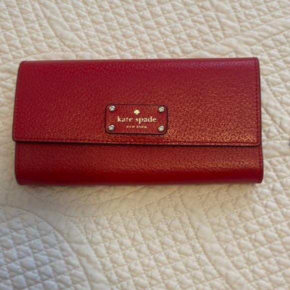 kate spade Handbags - 💕💕NWT Kate spade red wallet